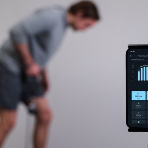 Man training with Exxentric App