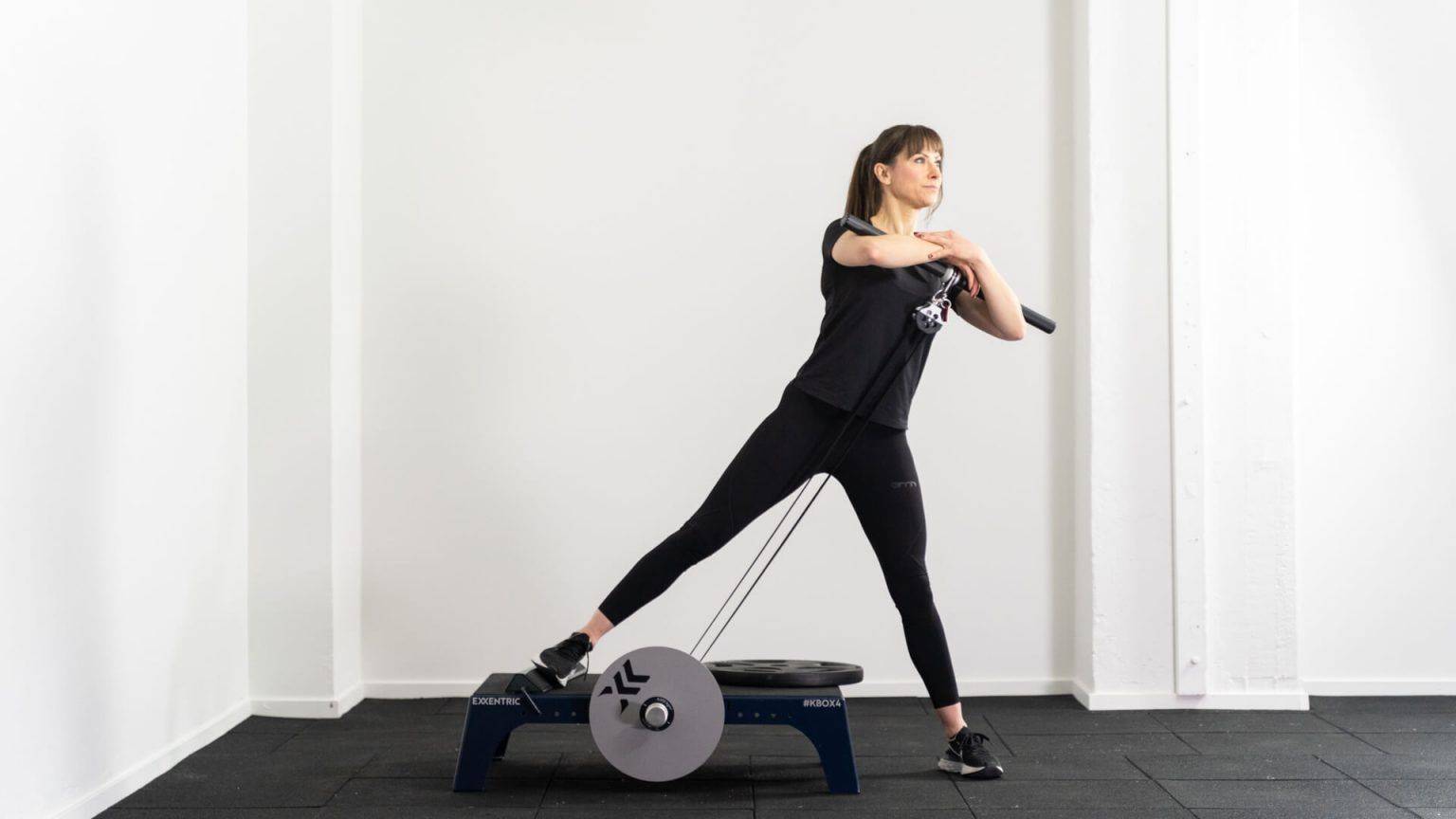 Lateral Squat Exxentric Flywheel Training