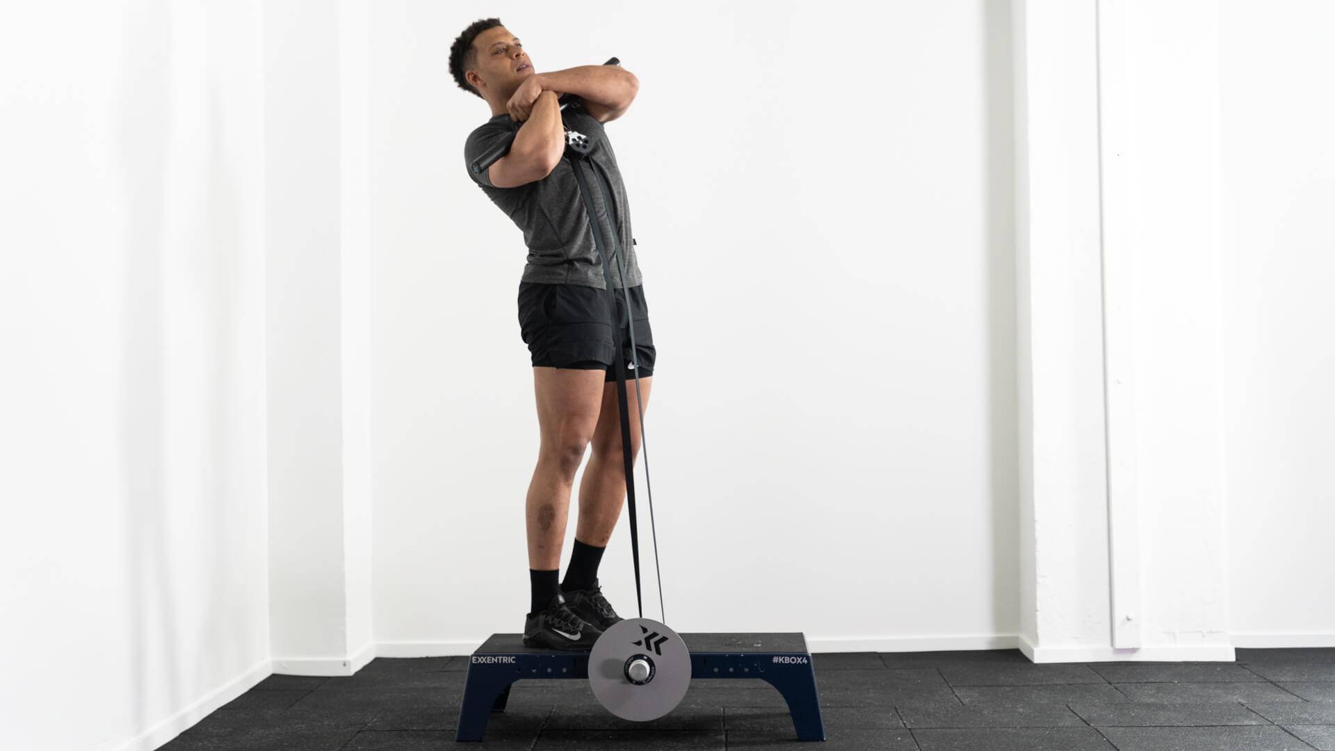 kBox4 Wrestler Squat