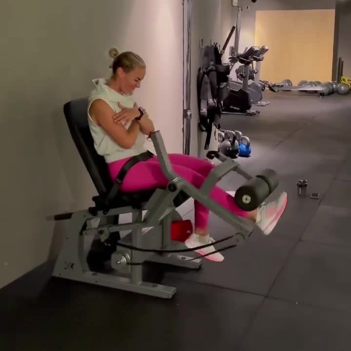 Petronella Ekroth single leg extensions on the LegExx
