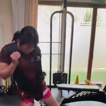 Stamp Fairtex training with Exxentric equipment